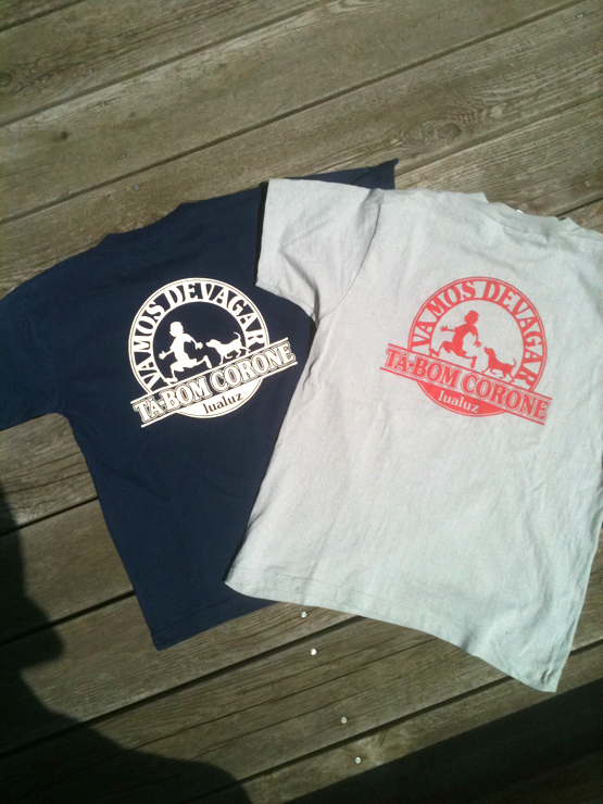 タボン・コロネのTシャツ